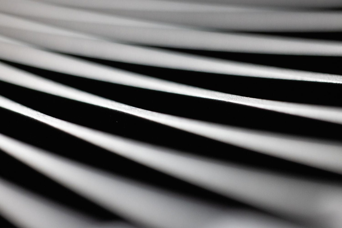 Monochrome Curves